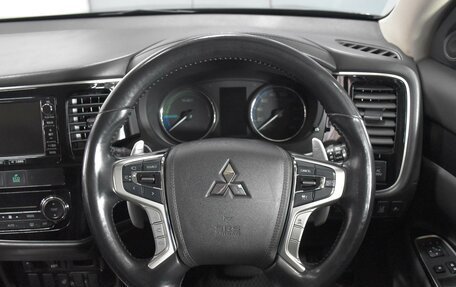 Mitsubishi Outlander III рестайлинг 3, 2015 год, 2 249 000 рублей, 12 фотография