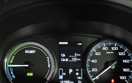 Mitsubishi Outlander III рестайлинг 3, 2015 год, 2 249 000 рублей, 13 фотография