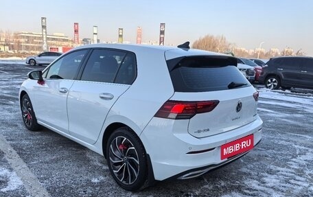 Volkswagen Golf VIII, 2022 год, 1 980 000 рублей, 6 фотография