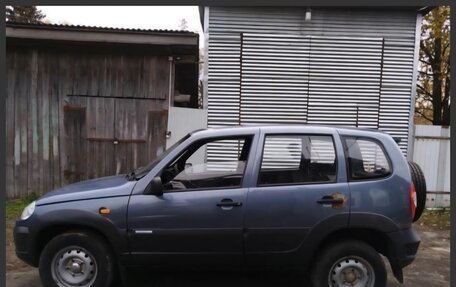 Chevrolet Niva I рестайлинг, 2010 год, 300 000 рублей, 3 фотография