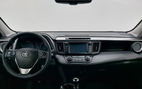 Toyota RAV4, 2017 год, 2 599 000 рублей, 11 фотография