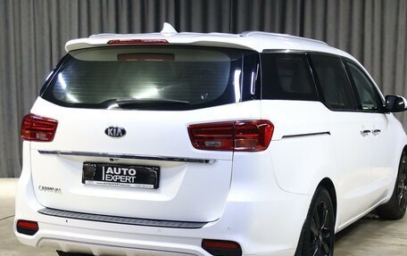 KIA Carnival III, 2017 год, 2 429 000 рублей, 2 фотография