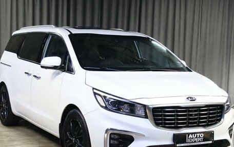 KIA Carnival III, 2017 год, 2 429 000 рублей, 3 фотография