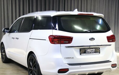 KIA Carnival III, 2017 год, 2 429 000 рублей, 4 фотография