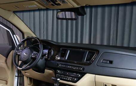 KIA Carnival III, 2017 год, 2 429 000 рублей, 5 фотография