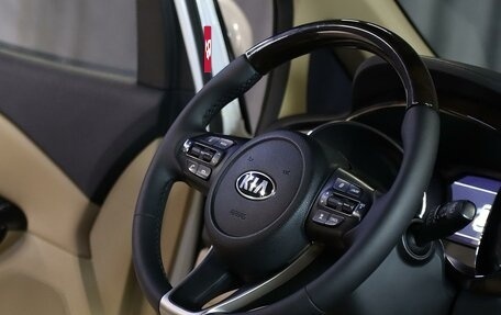 KIA Carnival III, 2017 год, 2 429 000 рублей, 10 фотография