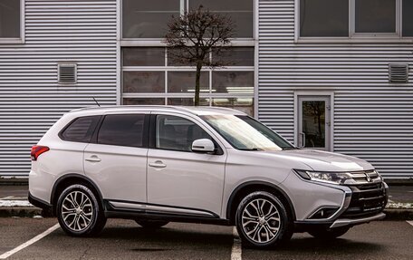 Mitsubishi Outlander III рестайлинг 3, 2017 год, 1 665 000 рублей, 3 фотография