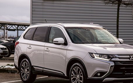 Mitsubishi Outlander III рестайлинг 3, 2017 год, 1 665 000 рублей, 7 фотография