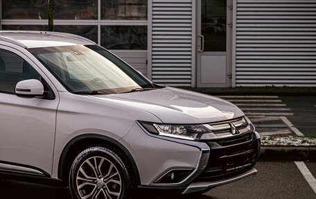 Mitsubishi Outlander III рестайлинг 3, 2017 год, 1 665 000 рублей, 9 фотография