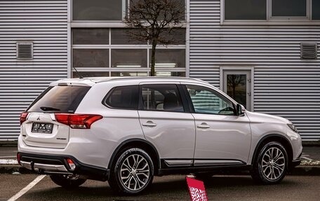 Mitsubishi Outlander III рестайлинг 3, 2017 год, 1 665 000 рублей, 6 фотография