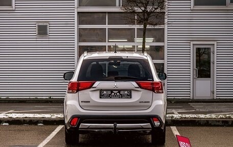 Mitsubishi Outlander III рестайлинг 3, 2017 год, 1 665 000 рублей, 5 фотография