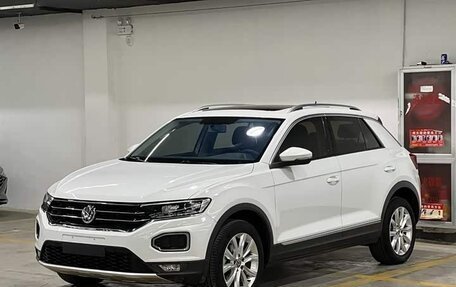 Volkswagen T-Roc I, 2022 год, 1 682 999 рублей, 3 фотография