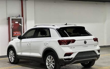 Volkswagen T-Roc I, 2022 год, 1 682 999 рублей, 4 фотография