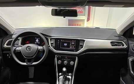 Volkswagen T-Roc I, 2022 год, 1 682 999 рублей, 7 фотография