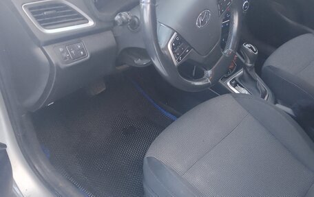 Hyundai Solaris II рестайлинг, 2018 год, 1 400 000 рублей, 9 фотография