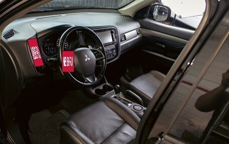 Mitsubishi Outlander III рестайлинг 3, 2014 год, 1 355 000 рублей, 13 фотография