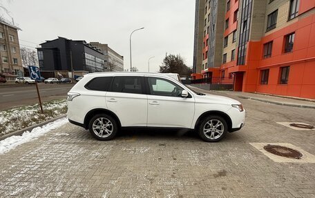 Mitsubishi Outlander III рестайлинг 3, 2014 год, 1 375 000 рублей, 4 фотография