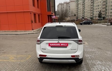 Mitsubishi Outlander III рестайлинг 3, 2014 год, 1 375 000 рублей, 6 фотография