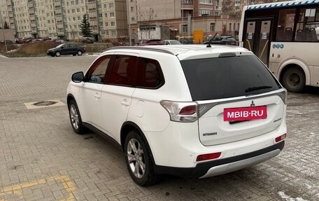 Mitsubishi Outlander III рестайлинг 3, 2014 год, 1 375 000 рублей, 7 фотография