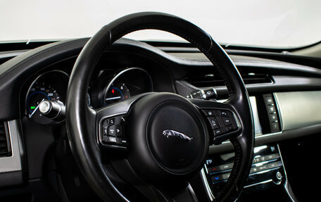 Jaguar XF II, 2018 год, 2 090 000 рублей, 13 фотография