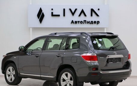 Toyota Highlander III, 2013 год, 1 715 000 рублей, 4 фотография