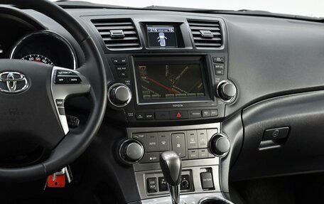 Toyota Highlander III, 2013 год, 1 715 000 рублей, 10 фотография