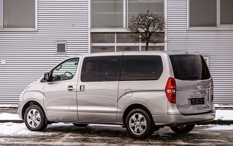 Hyundai Grand Starex Grand Starex I рестайлинг 2, 2015 год, 1 495 000 рублей, 4 фотография