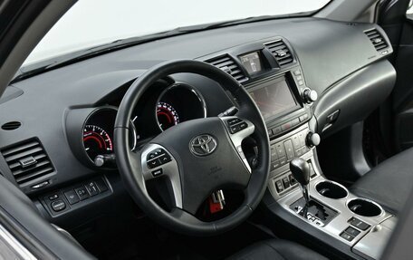 Toyota Highlander III, 2013 год, 1 715 000 рублей, 9 фотография