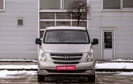 Hyundai Grand Starex Grand Starex I рестайлинг 2, 2015 год, 1 495 000 рублей, 2 фотография