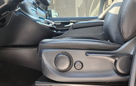 Mercedes-Benz V-Класс, 2019 год, 4 500 000 рублей, 16 фотография