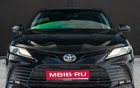 Toyota Camry, 2023 год, 3 650 000 рублей, 2 фотография