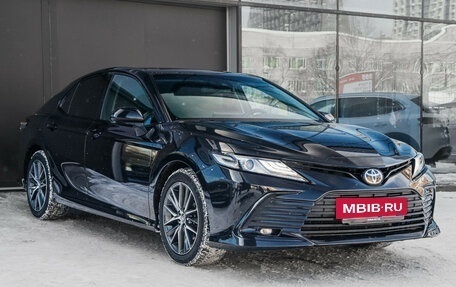 Toyota Camry, 2023 год, 3 650 000 рублей, 3 фотография