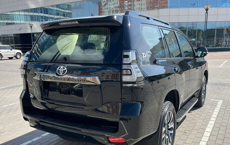 Toyota Land Cruiser Prado 150 рестайлинг 2, 2022 год, 8 000 000 рублей, 1 фотография