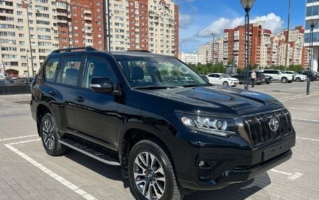 Toyota Land Cruiser Prado 150 рестайлинг 2, 2022 год, 8 000 000 рублей, 2 фотография