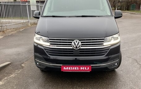 Volkswagen Multivan T6 рестайлинг, 2020 год, 7 100 000 рублей, 3 фотография