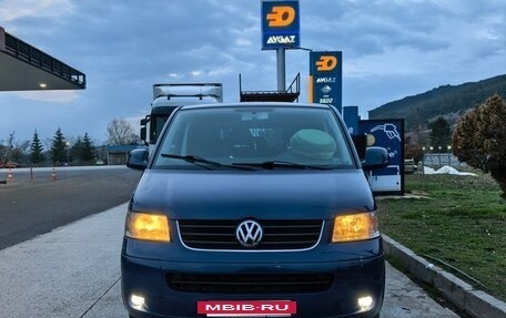 Volkswagen Transporter T5 рестайлинг, 2004 год, 1 280 000 рублей, 2 фотография