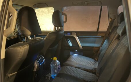 Toyota Land Cruiser Prado 150 рестайлинг 2, 2021 год, 6 500 000 рублей, 7 фотография