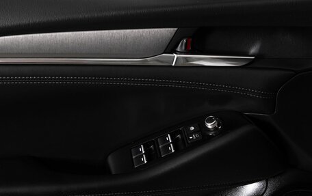 Mazda 6, 2019 год, 2 060 000 рублей, 19 фотография