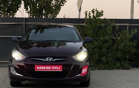 Hyundai Solaris II рестайлинг, 2012 год, 735 000 рублей, 1 фотография