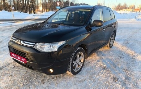 Mitsubishi Outlander III рестайлинг 3, 2013 год, 1 400 000 рублей, 2 фотография