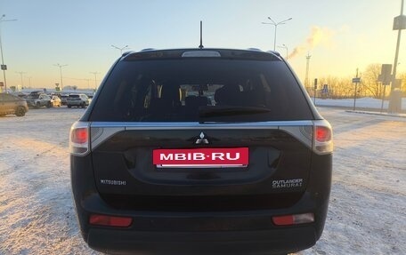 Mitsubishi Outlander III рестайлинг 3, 2013 год, 1 400 000 рублей, 4 фотография