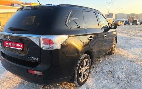 Mitsubishi Outlander III рестайлинг 3, 2013 год, 1 400 000 рублей, 5 фотография