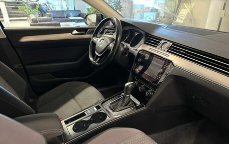 Volkswagen Passat B8 рестайлинг, 2017 год, 1 625 000 рублей, 14 фотография