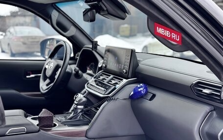 Toyota Land Cruiser, 2023 год, 21 000 000 рублей, 12 фотография