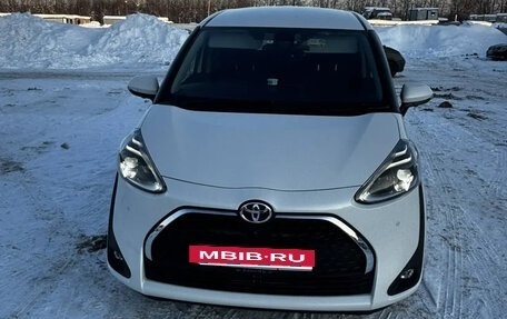 Toyota Sienta II, 2020 год, 1 650 000 рублей, 2 фотография