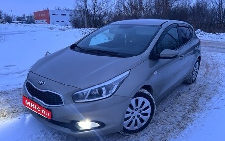 KIA cee'd III, 2014 год, 900 000 рублей, 2 фотография