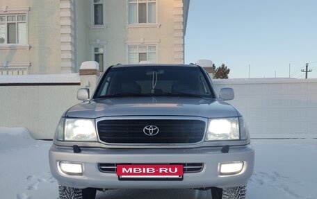 Toyota Land Cruiser 100 рестайлинг 2, 2001 год, 1 620 000 рублей, 4 фотография