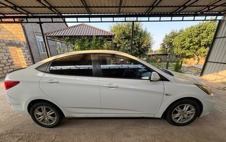 Hyundai Solaris II рестайлинг, 2014 год, 700 000 рублей, 2 фотография