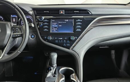 Toyota Camry, 2018 год, 2 800 000 рублей, 15 фотография