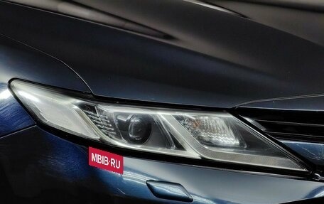 Toyota Camry, 2018 год, 2 800 000 рублей, 10 фотография